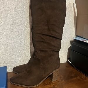 Ladies brown color tall boots (8.5)